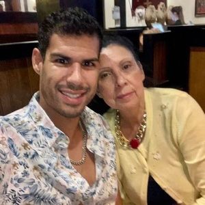 Meet your Posher, Gloria